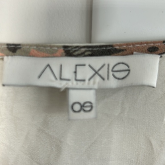 Alexis Cover up - Picture 4 of 7